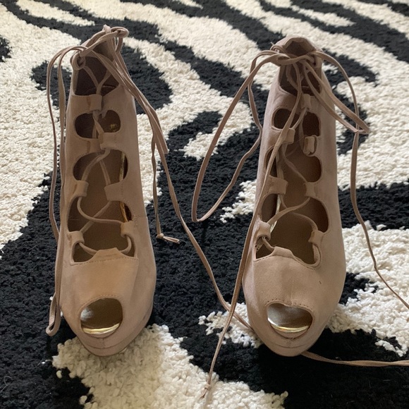 Colin Stuart suede nude lace up peep toe 6 inch heels - Picture 3 of 13
